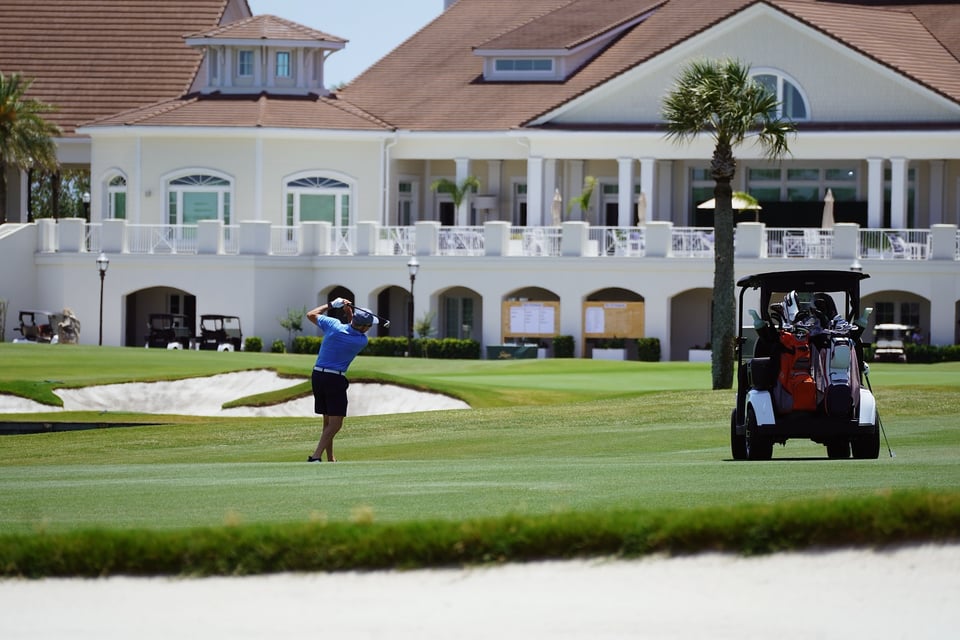 Image of man golfing - Impact Enclosures - Top Golf Communities in Jacksonville
