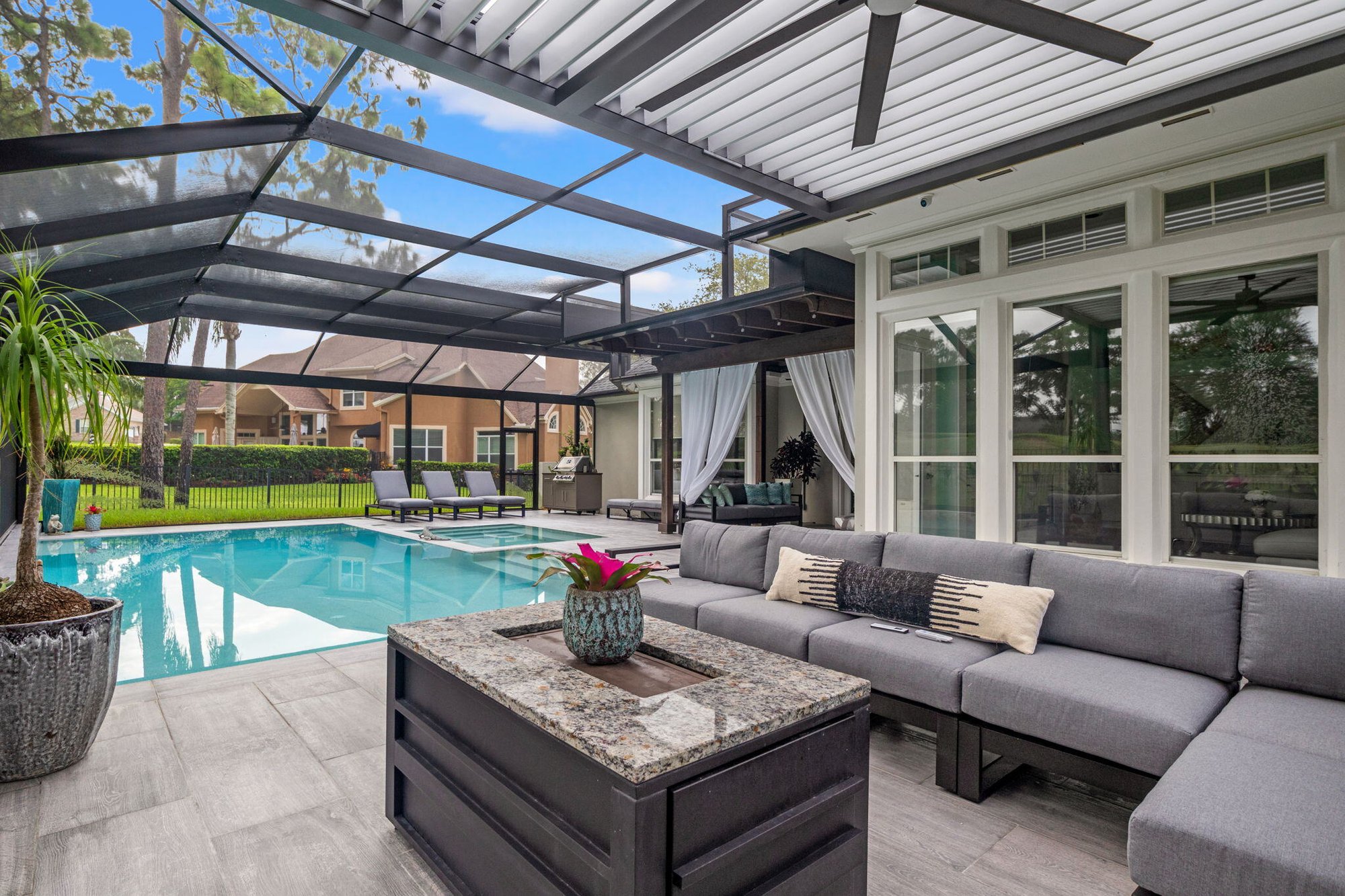 Screen patio enclosure and motorize pergola