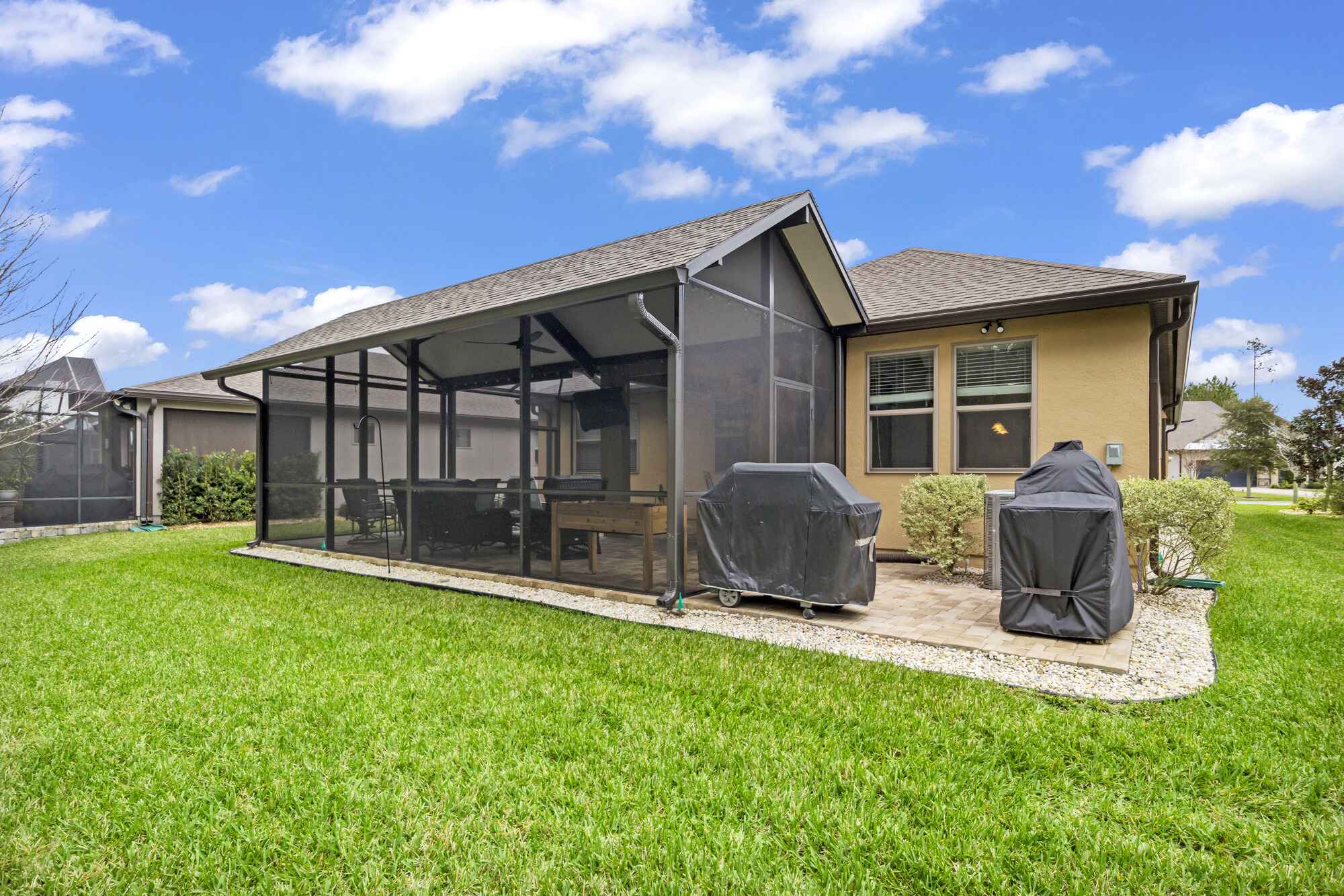 Jacksonville Screen Room with Built-in Ceiling Fan