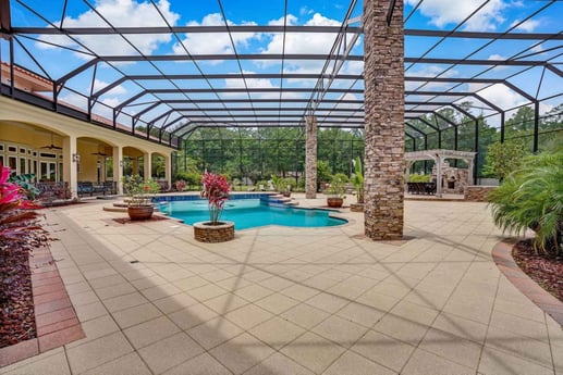 Luxurious Pool Screen Enclosure near Jacksonville Beaches