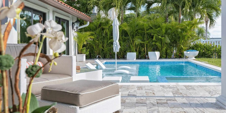 Image of classic patio furniture in Jacksonville, FL