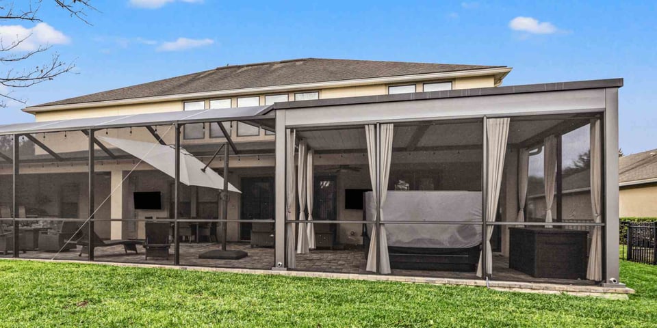 Image of a screened patio with patio pavers in Jacksonville, FL installed by Impact Enclosures
