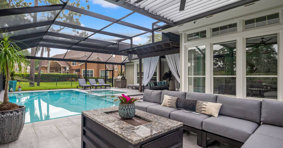 Screen Rooms vs. Glass Rooms: Cost, Comfort, and Maintenance Compared