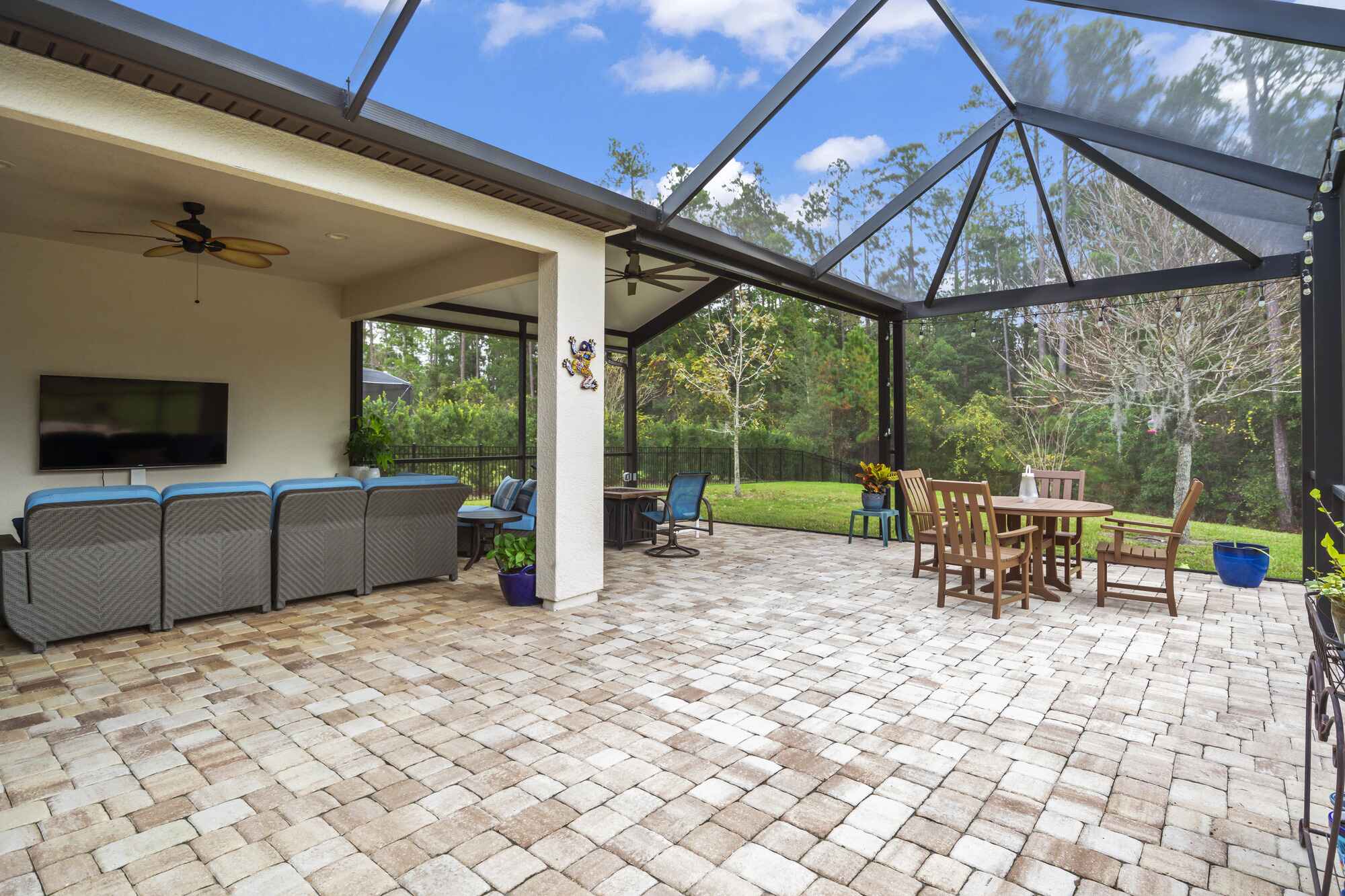 Outdoor Screen Room in Northeast Florida