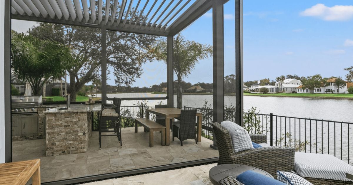 How Much Does a Motorized Screen Cost in Jacksonville