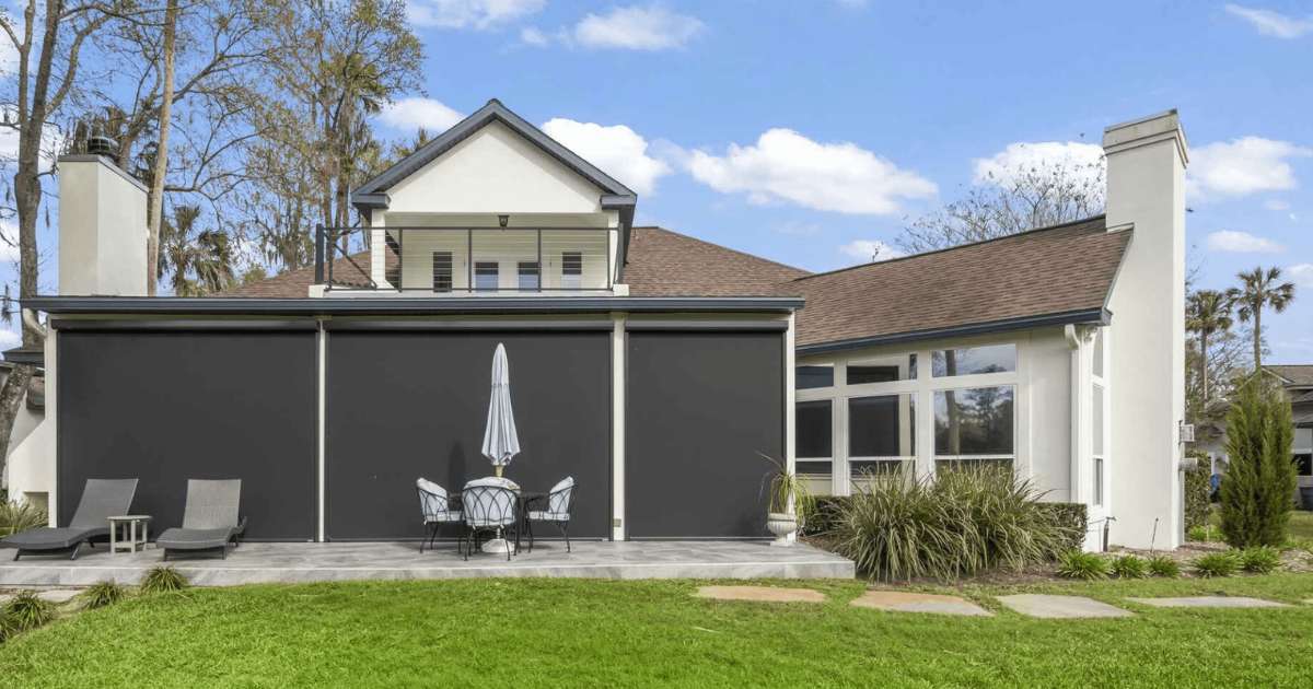 The Advantages of Motorized Screens for Your Jacksonville Home